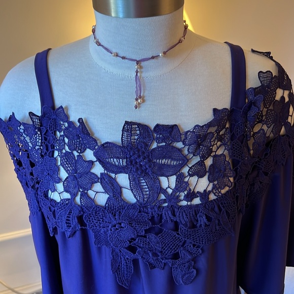 Purple short Butterfly sleeve Top with lace size medium - Picture 4 of 6